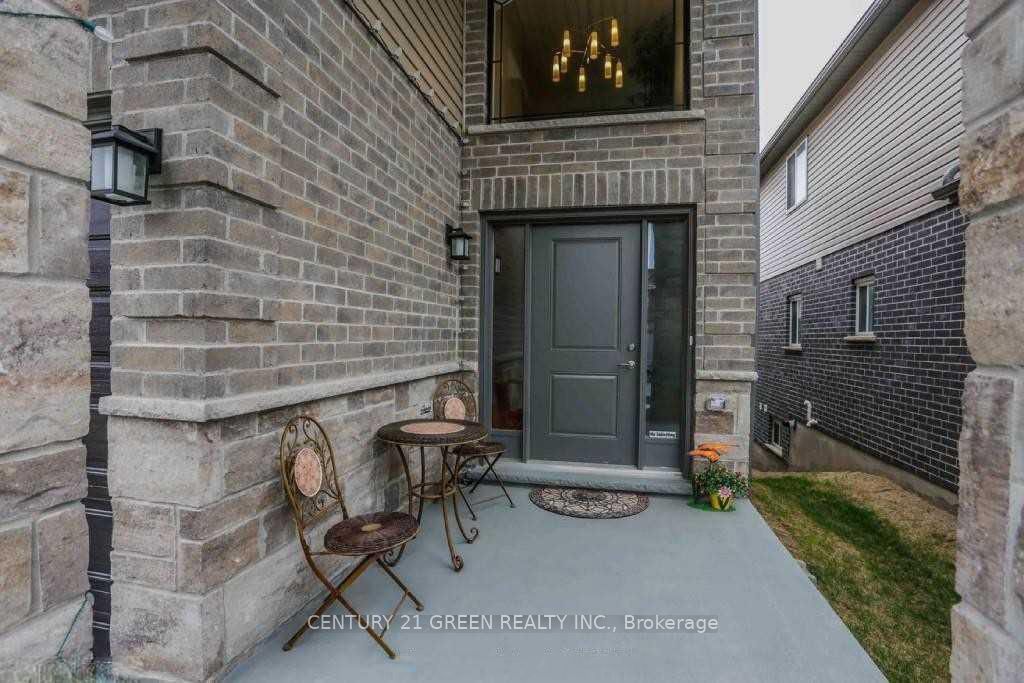 1221 Gough Road Upper Level Property Photo 2