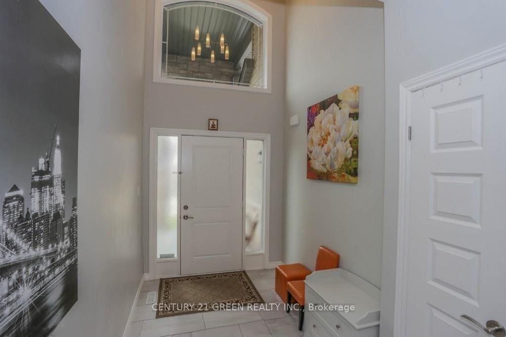 1221 Gough Road Upper Level Property Photo 3