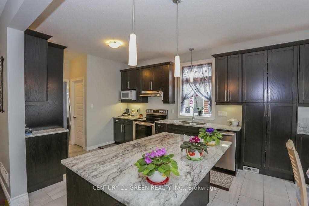 1221 Gough Road Upper Level Property Photo 6
