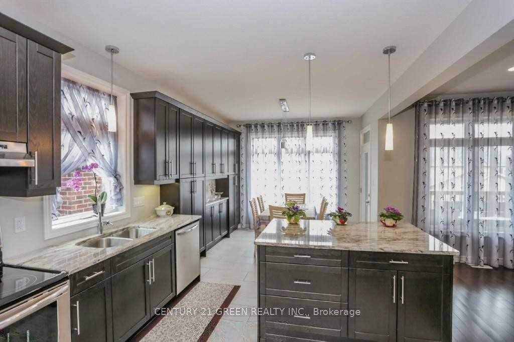 1221 Gough Road Upper Level Property Photo 7