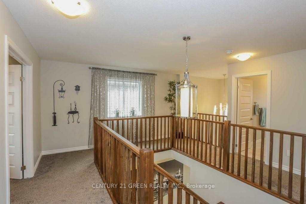 1221 Gough Road Upper Level Property Photo 9
