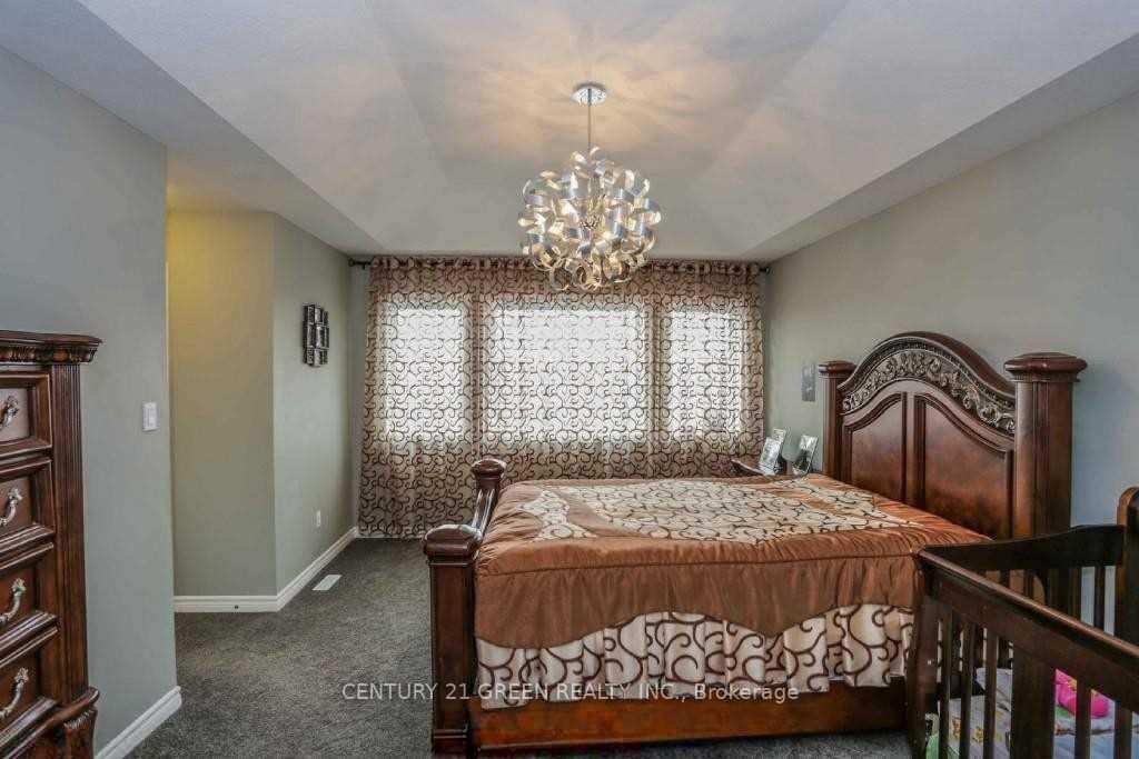 1221 Gough Road Upper Level Property Photo 10