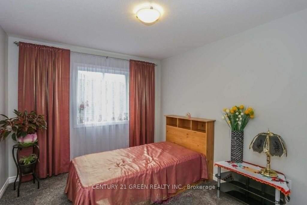 1221 Gough Road Upper Level Property Photo 12
