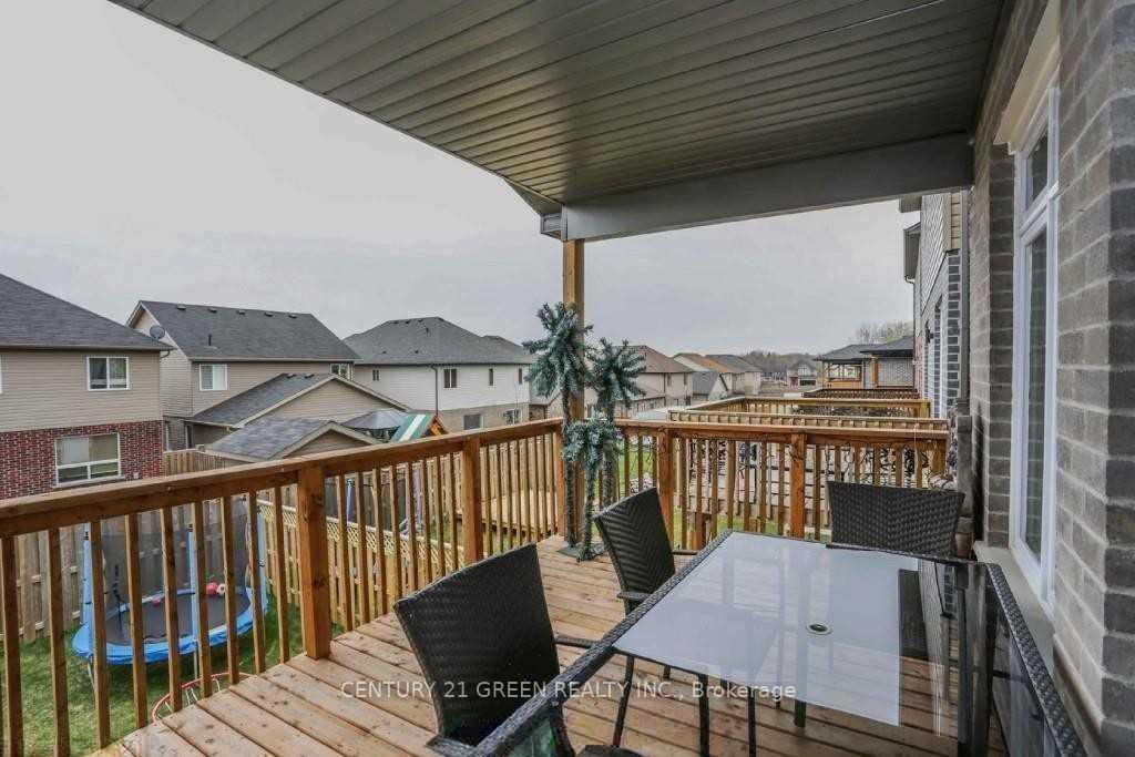1221 Gough Road Upper Level Property Photo 16