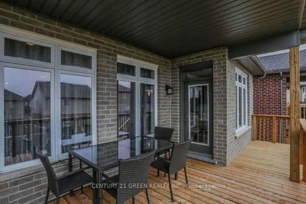 1221 Gough Road Upper Level Property Photo 17