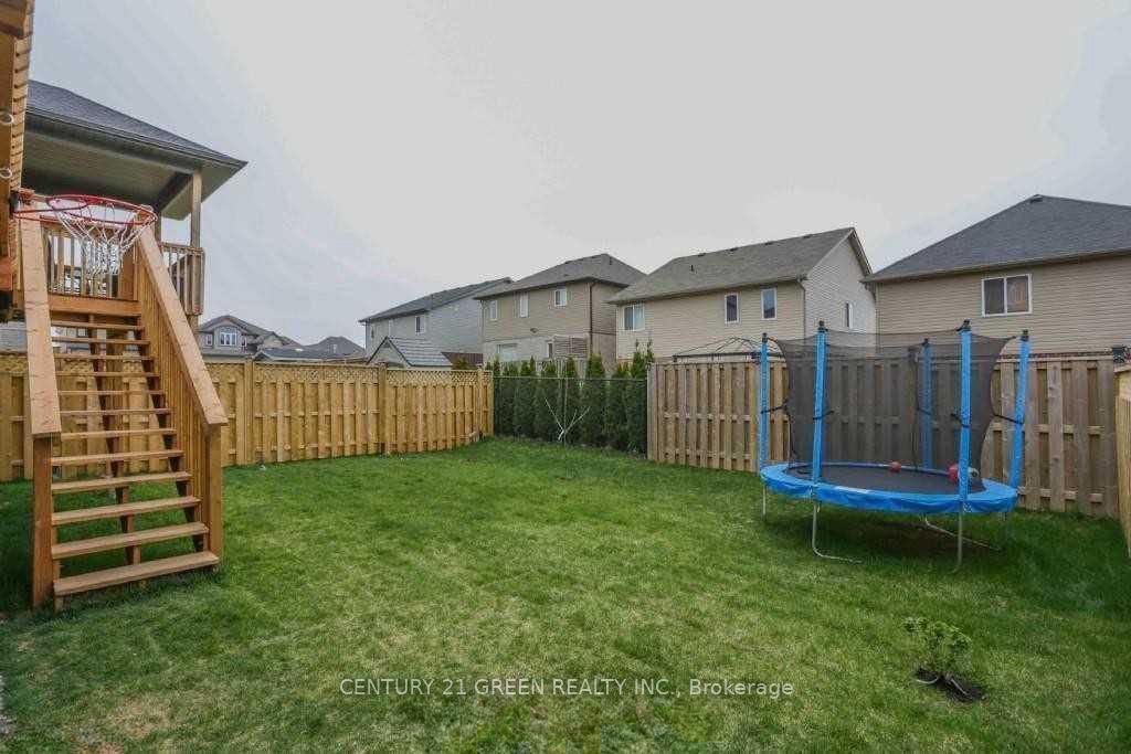 1221 Gough Road Upper Level Property Photo 18