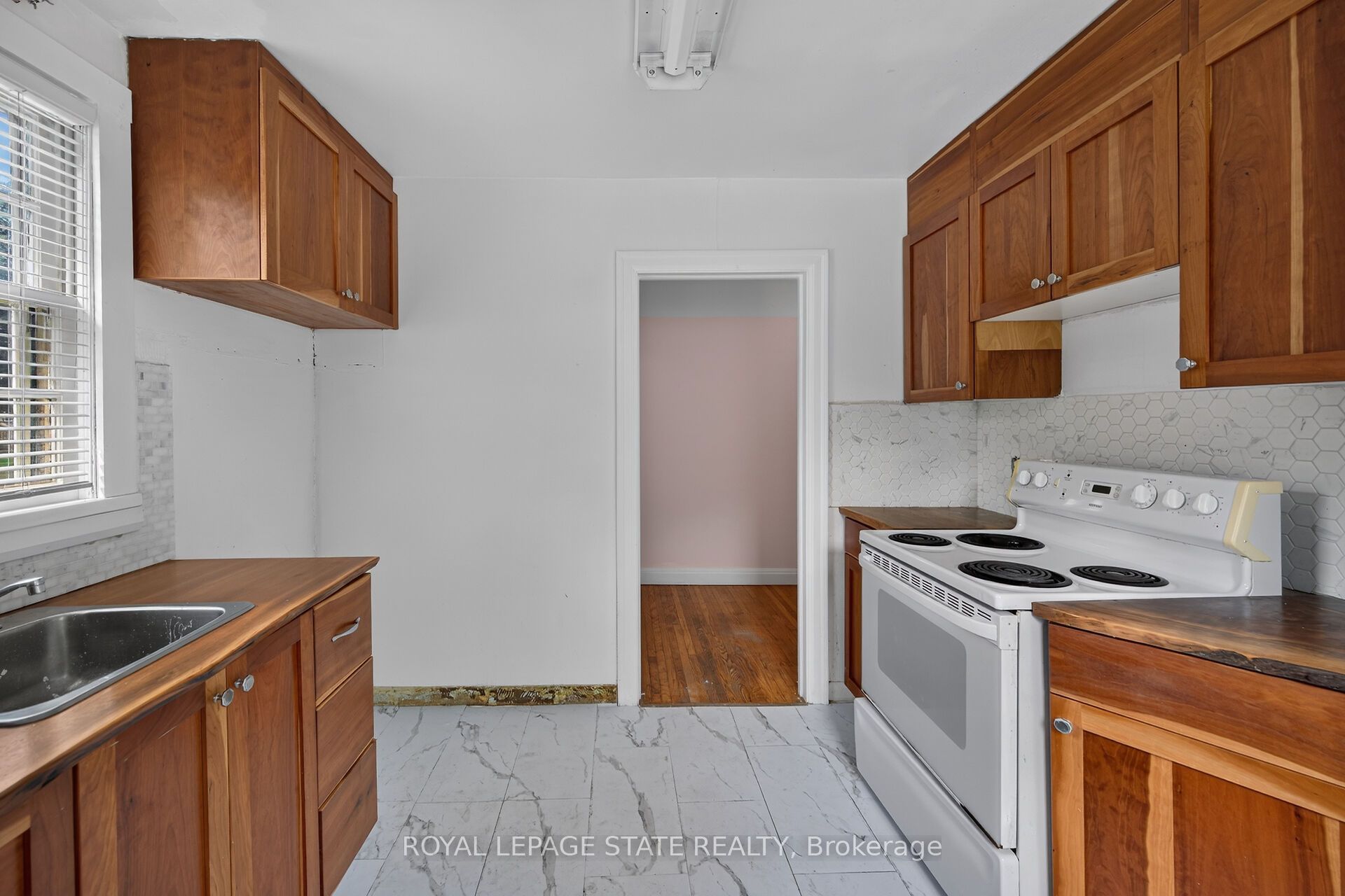 47 Broadway Avenue Property Photo 9