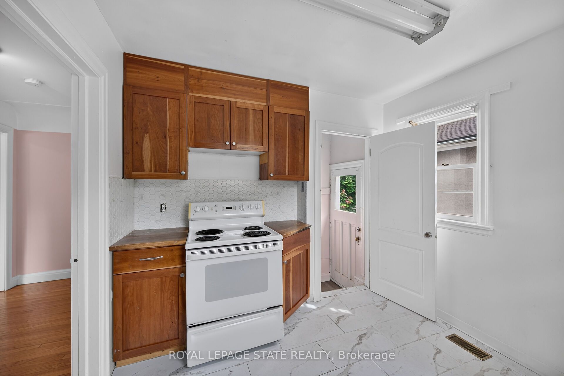 47 Broadway Avenue Property Photo 11