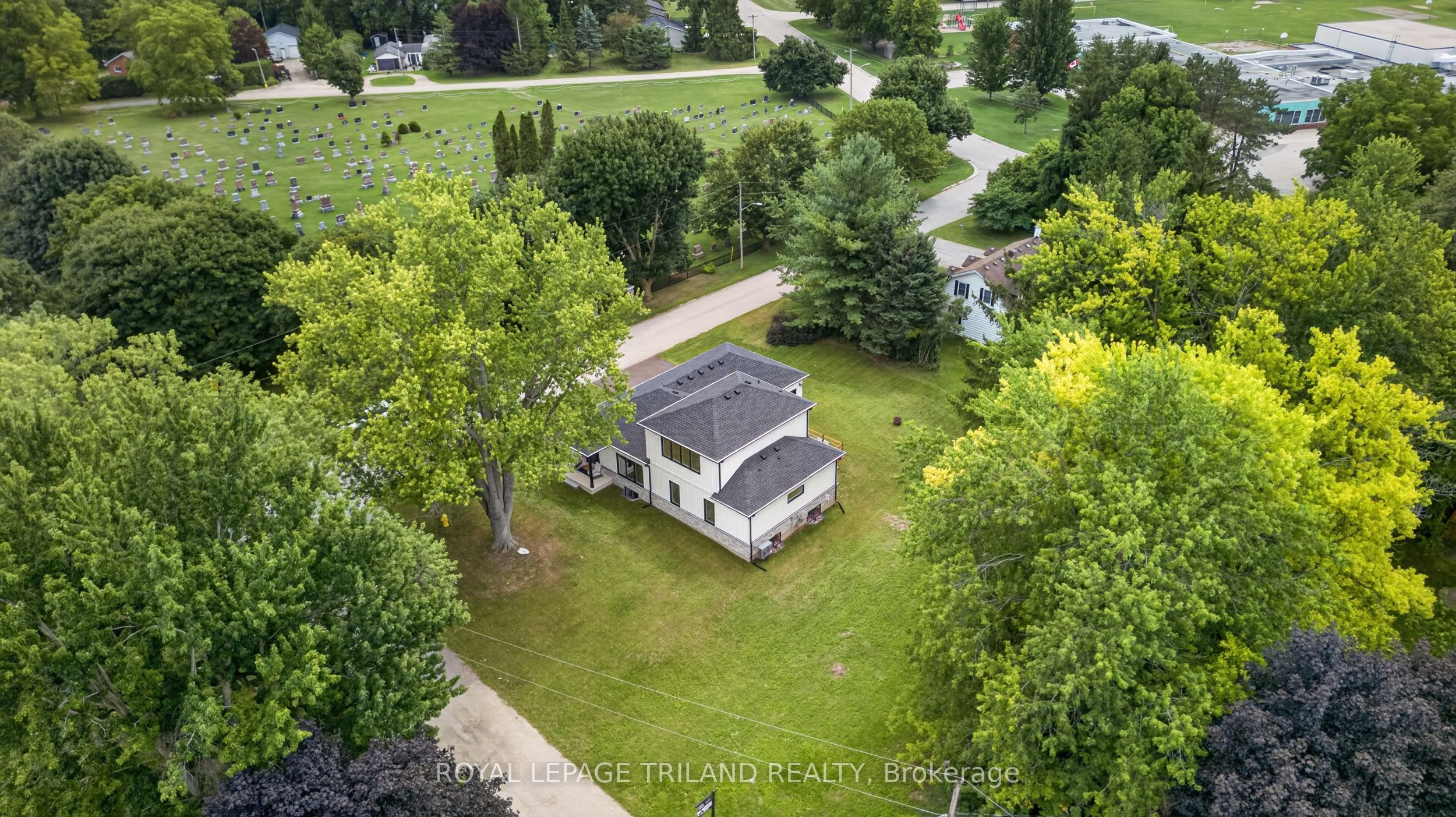 4397 Mill Crescent Property Photo 6