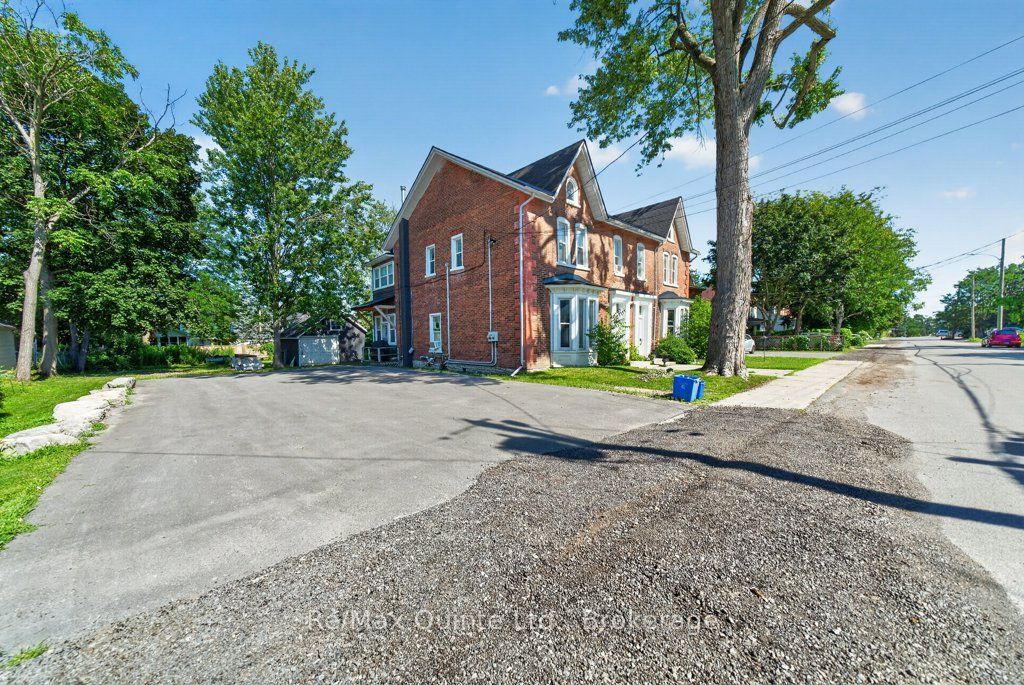 221 Albert Street Property Photo 2