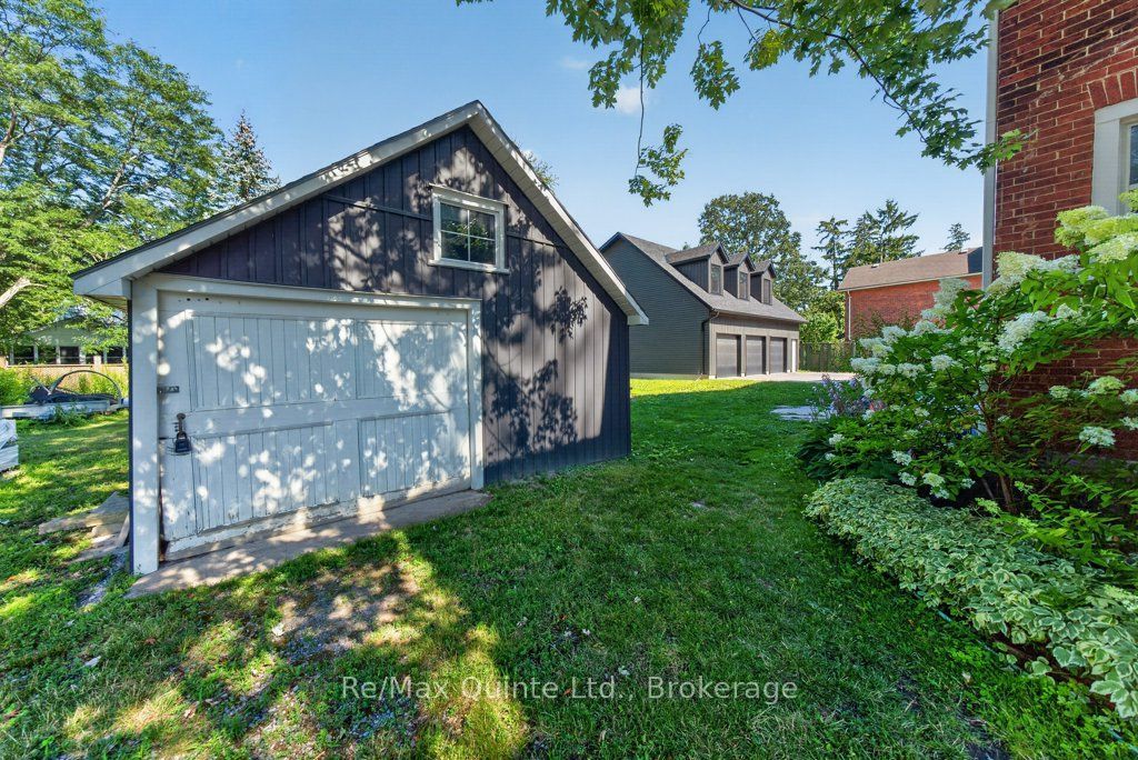 221 Albert Street Property Photo 38