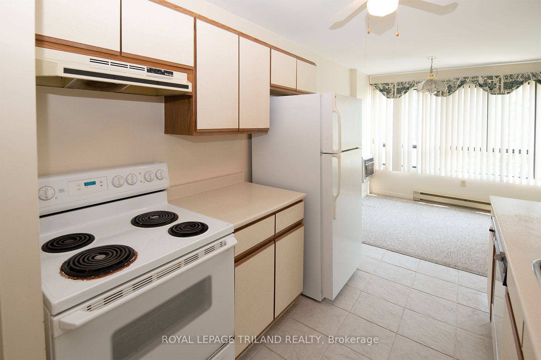 135 Base Line Road W 507 Property Photo 6