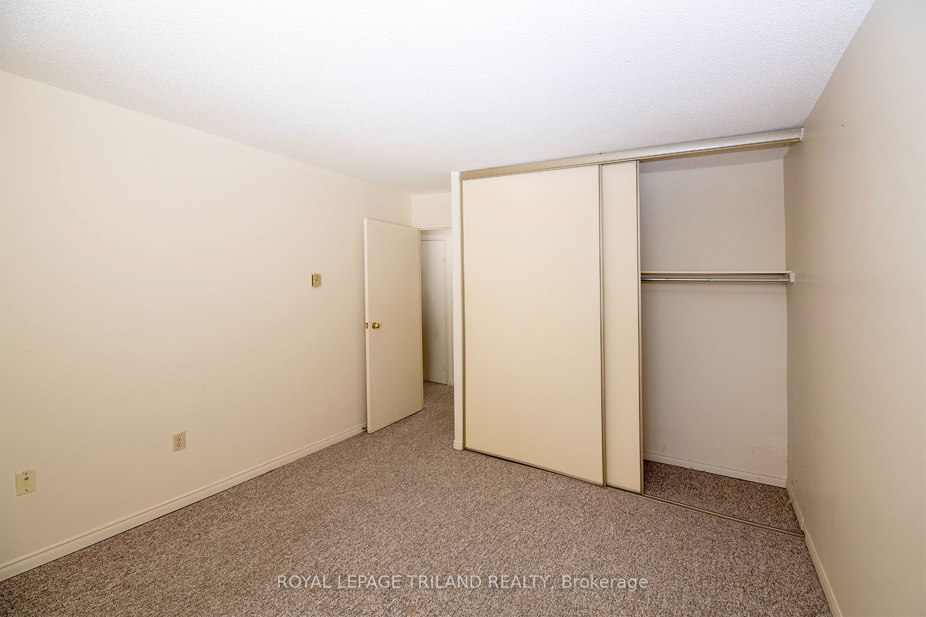 135 Base Line Road W 507 Property Photo 15