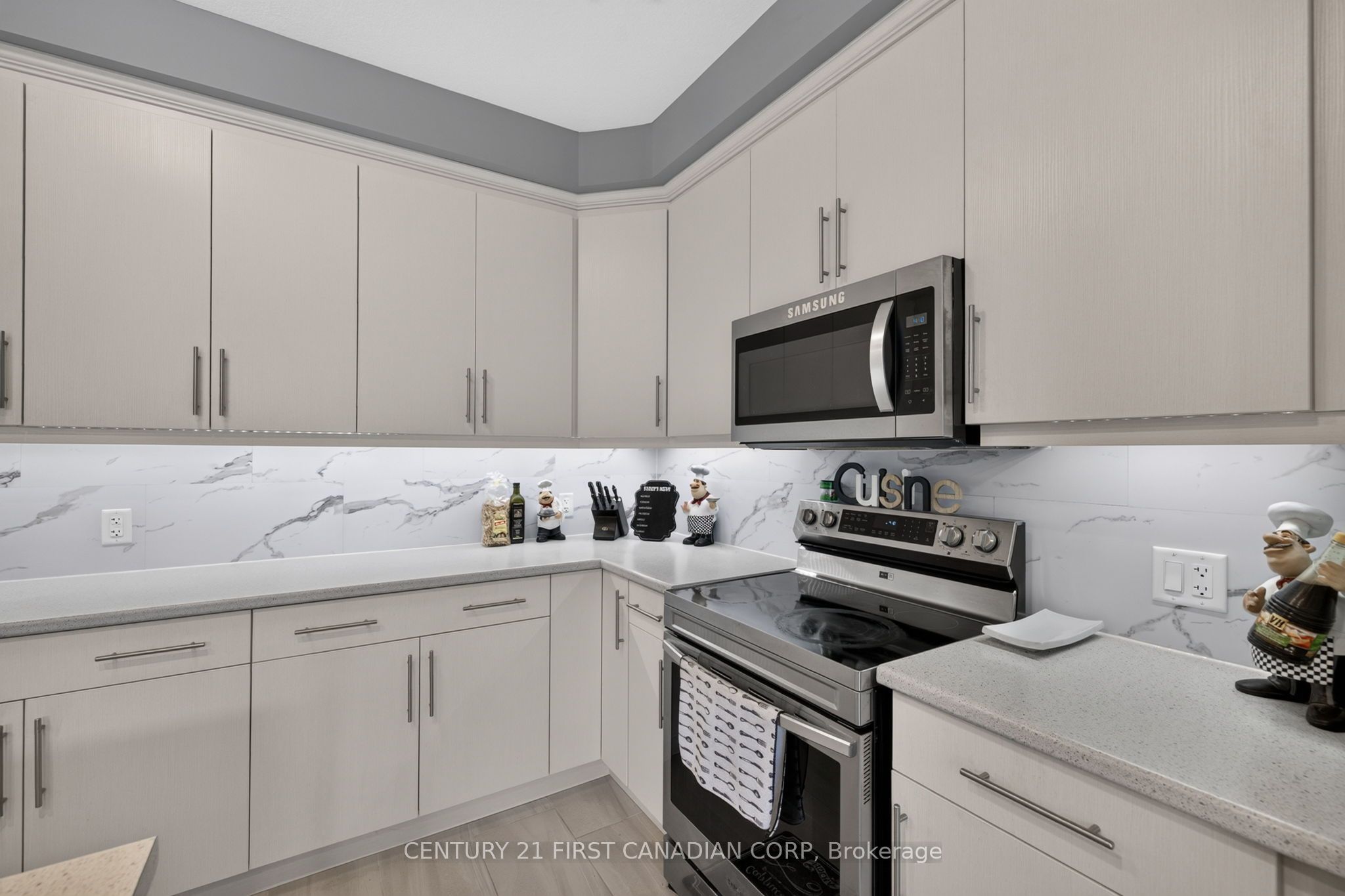 362 Edgevalley Road Property Photo 8
