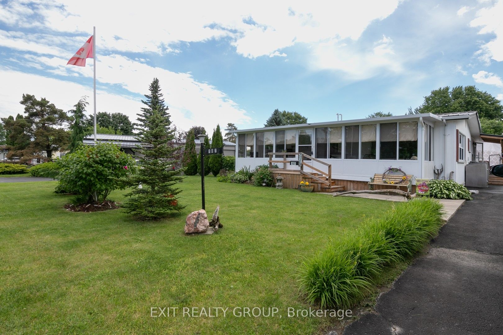 107 Eastview Boulevard Property Photo 2