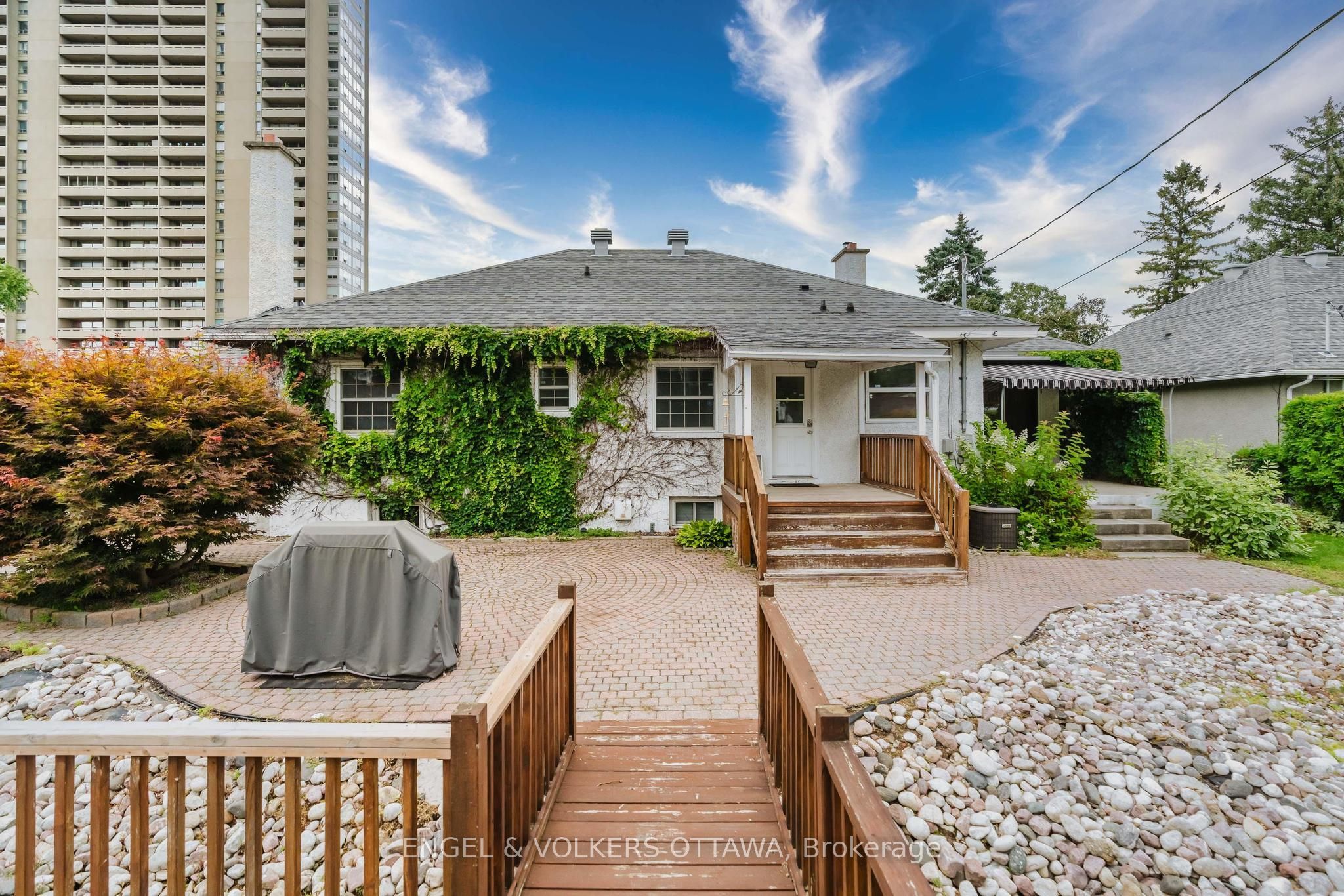 1988 Carling Avenue Property Photo 47