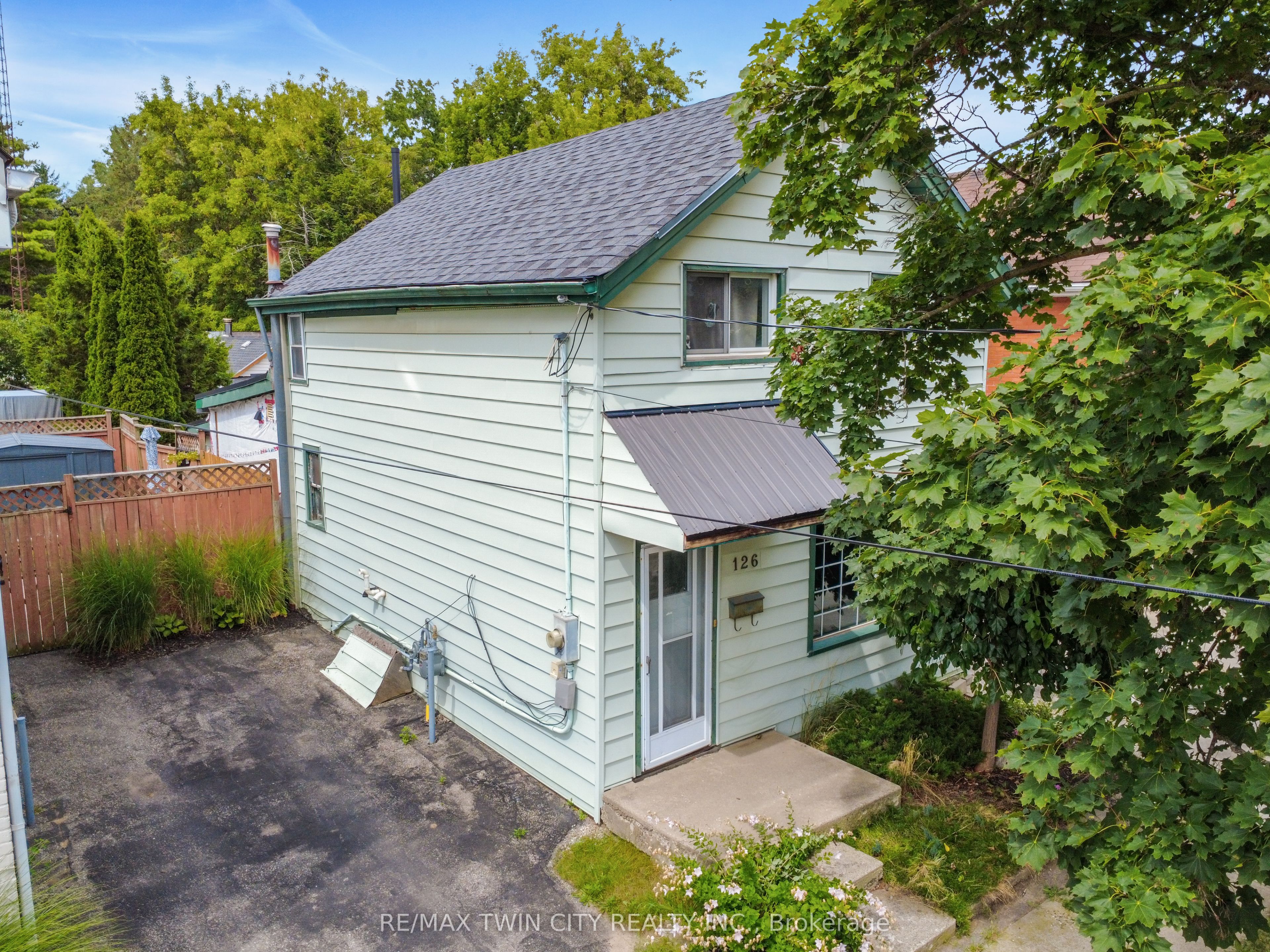 126 Cayuga Street Property Photo 6