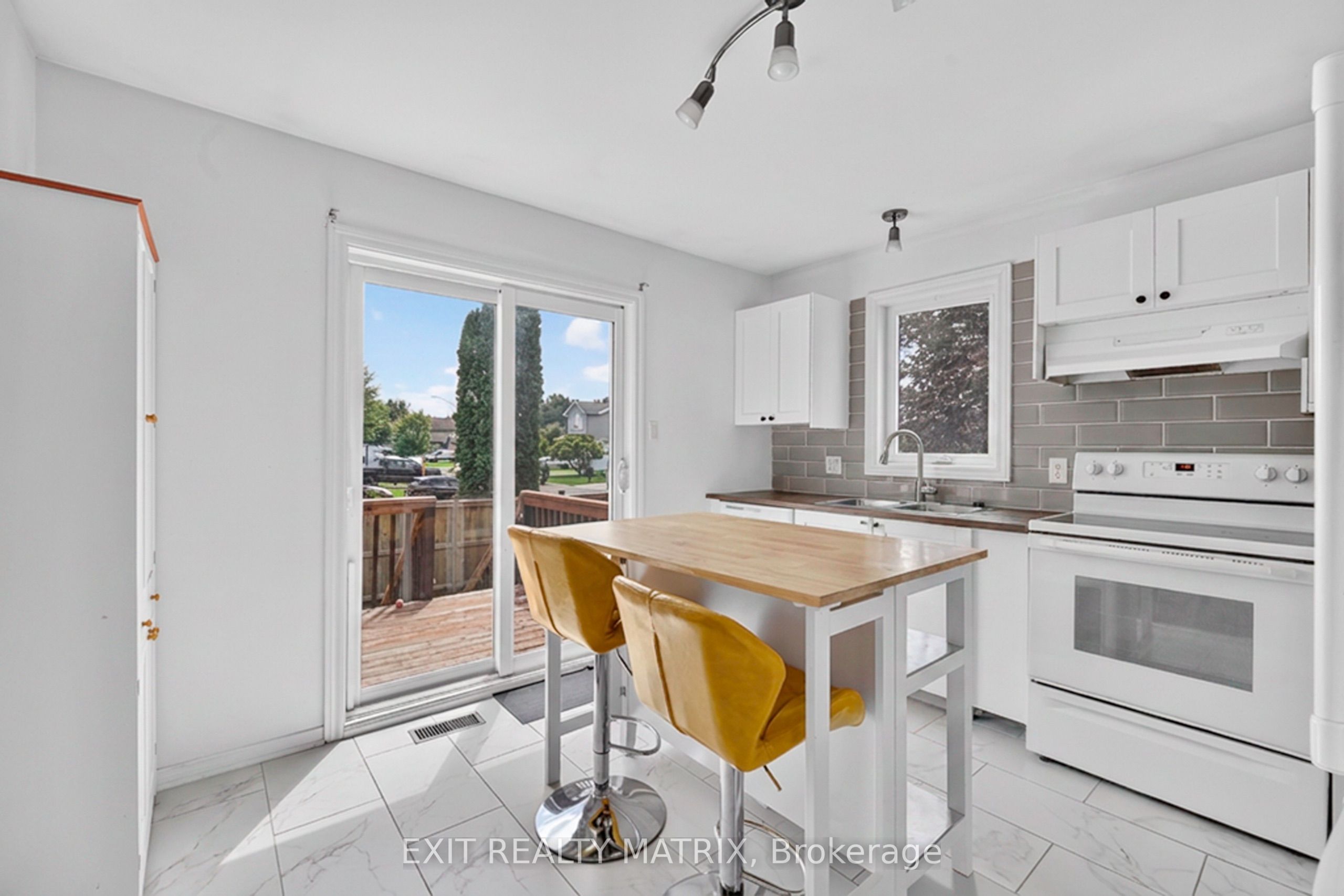 239 Stiver Street Property Photo 8
