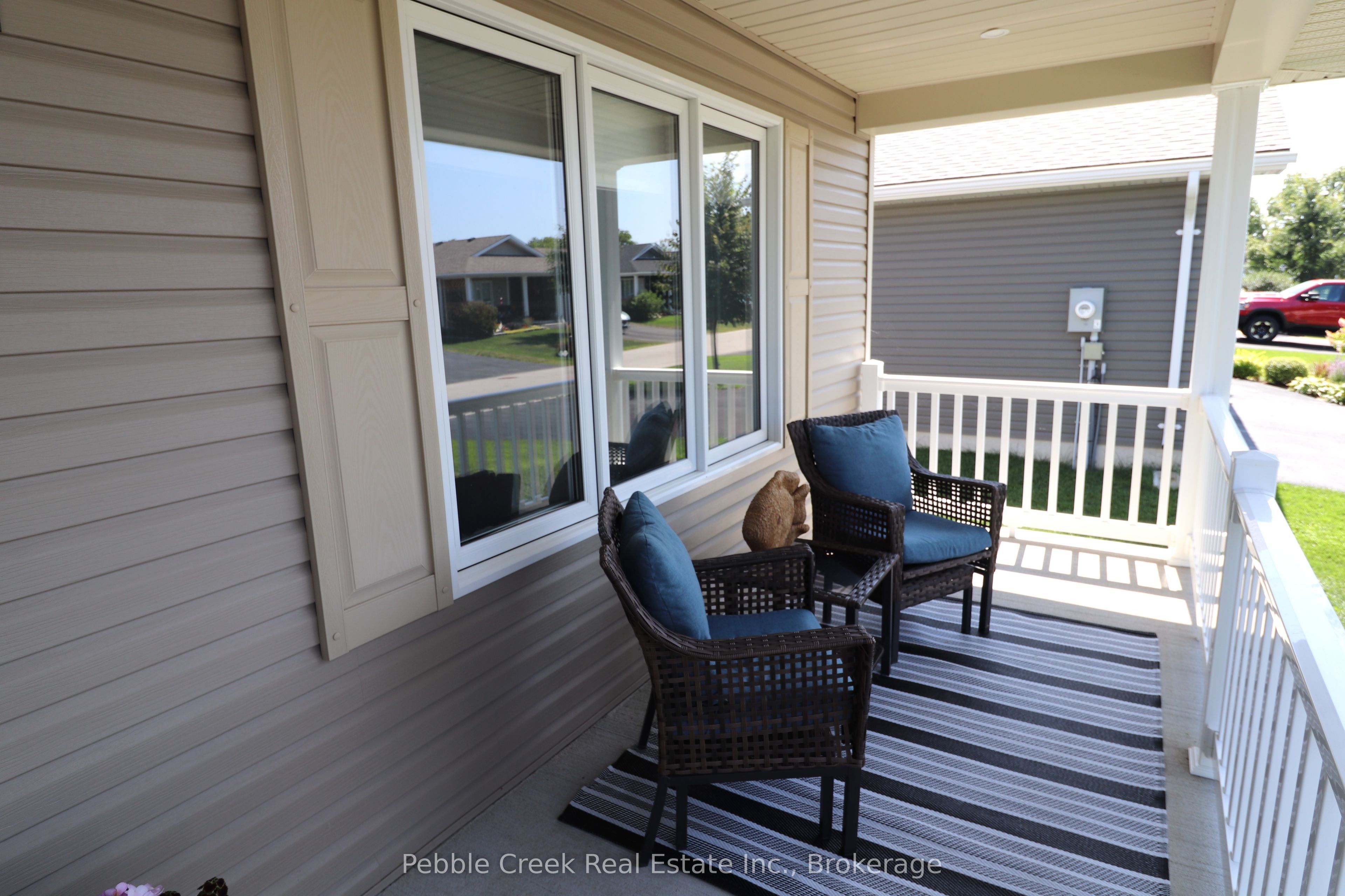 96 Lake Breeze Drive Property Photo 4