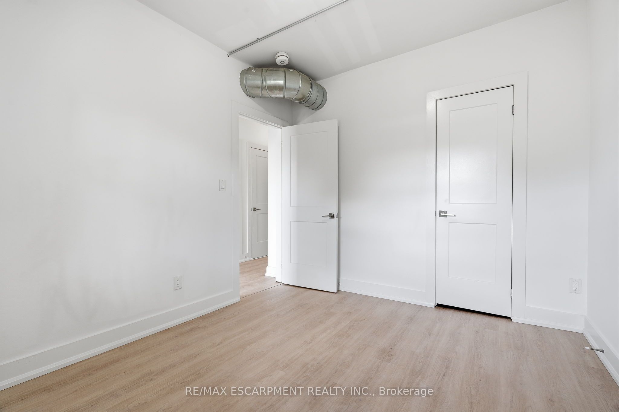 1006 King Street E 02 Property Photo 5