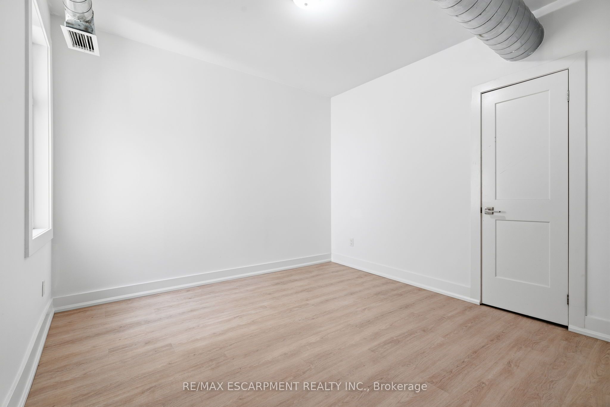 1006 King Street E 02 Property Photo 7