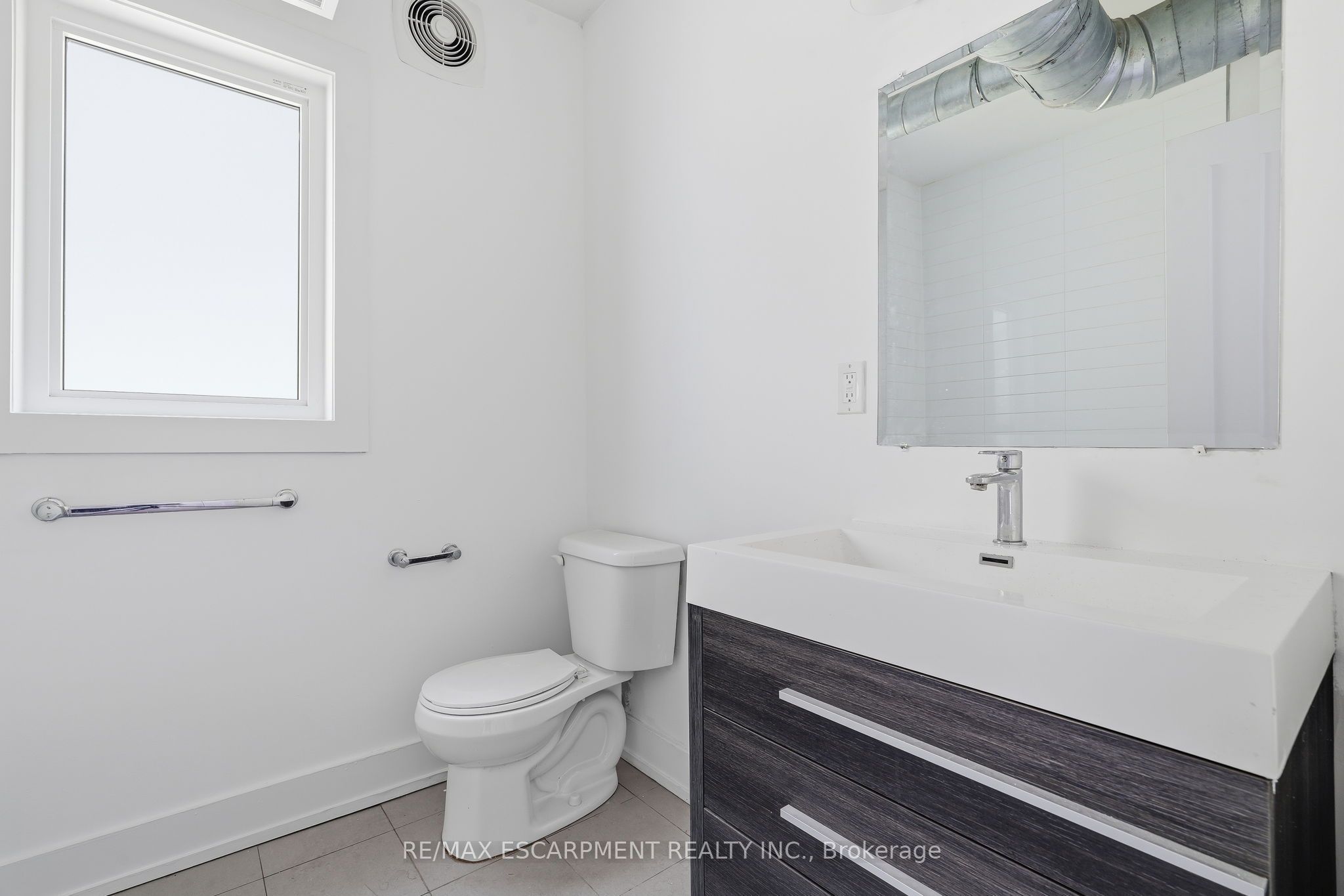 1006 King Street E 02 Property Photo 9