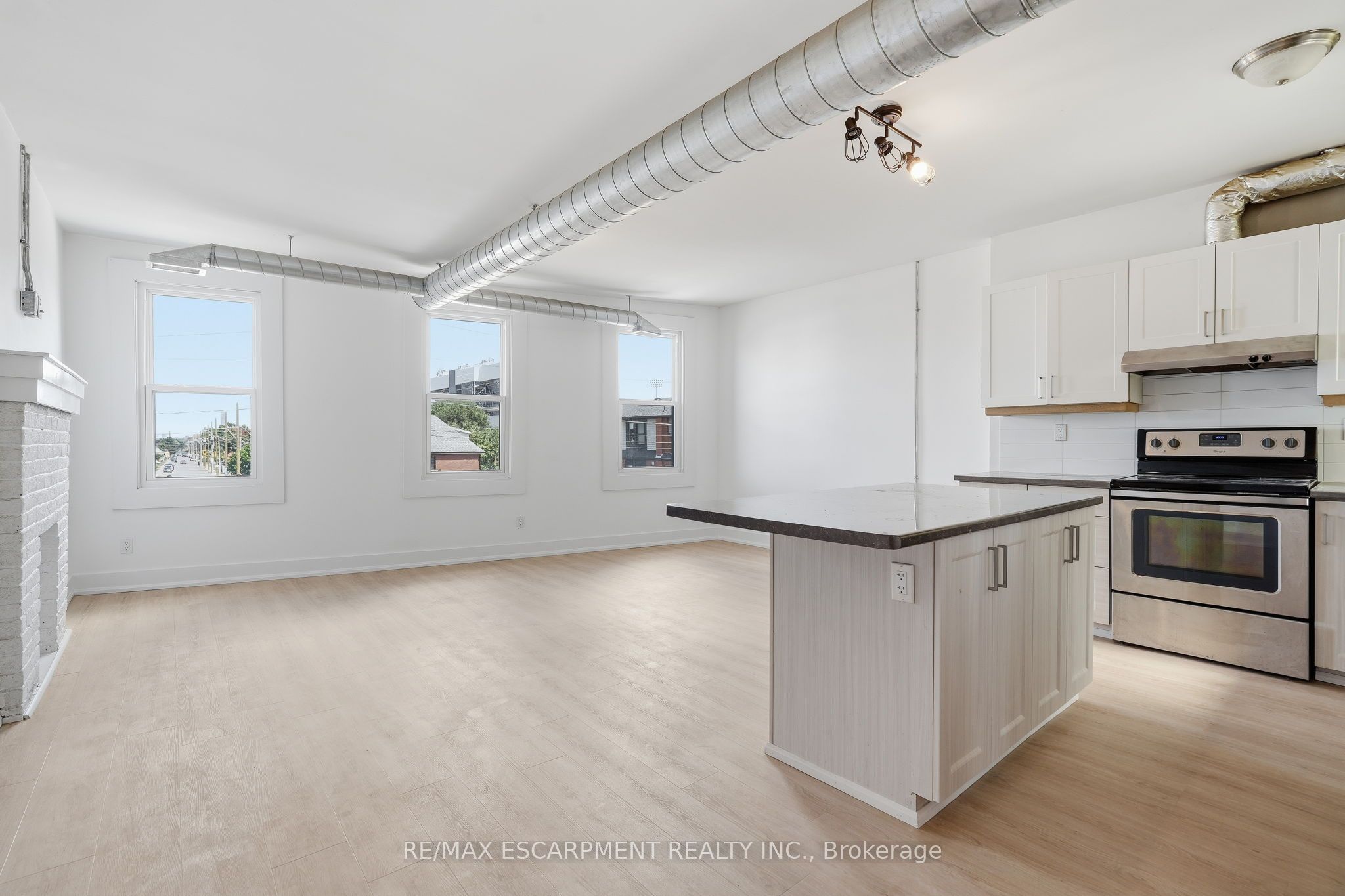1006 King Street E 02 Property Photo 11