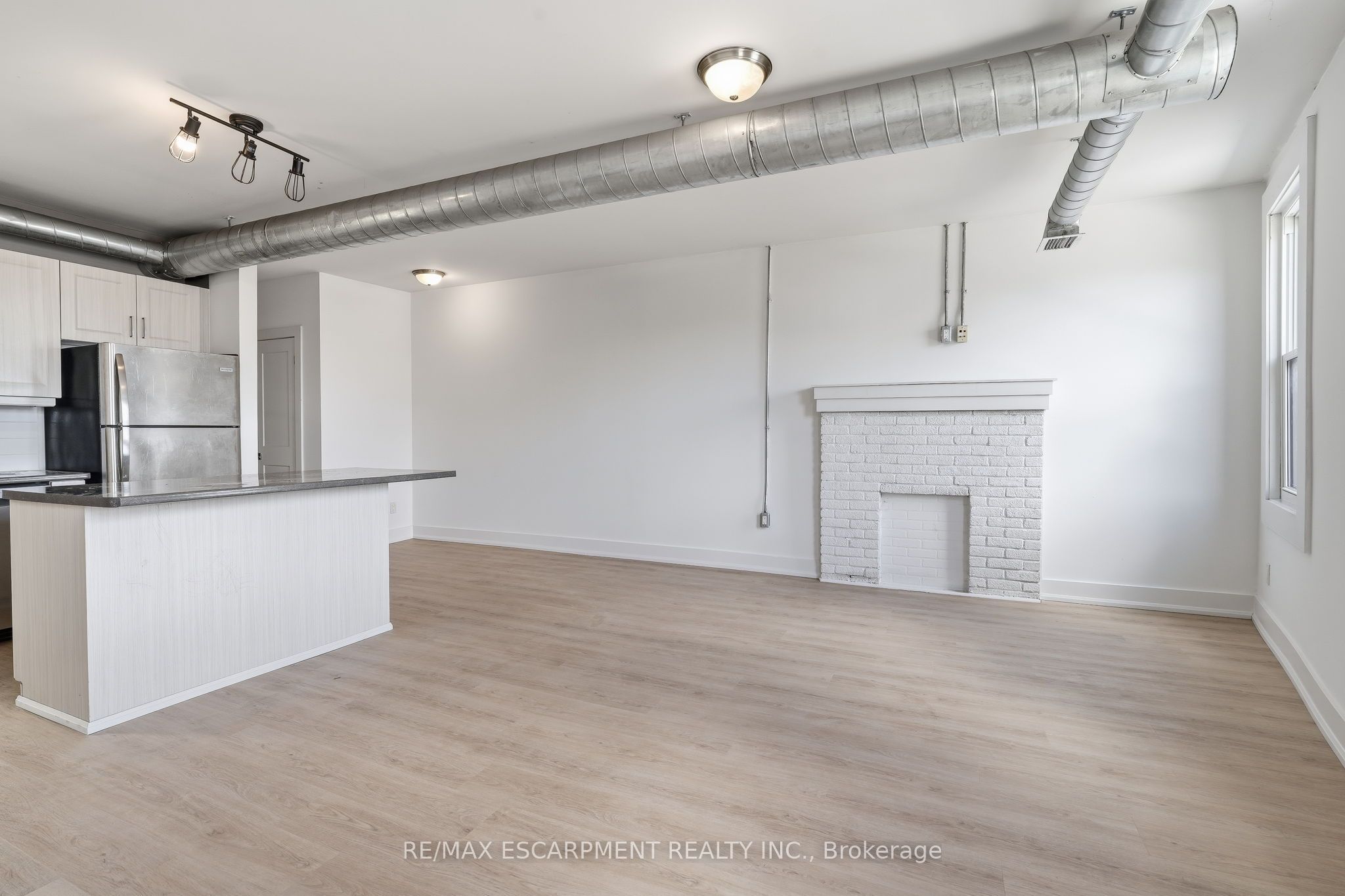 1006 King Street E 02 Property Photo 12