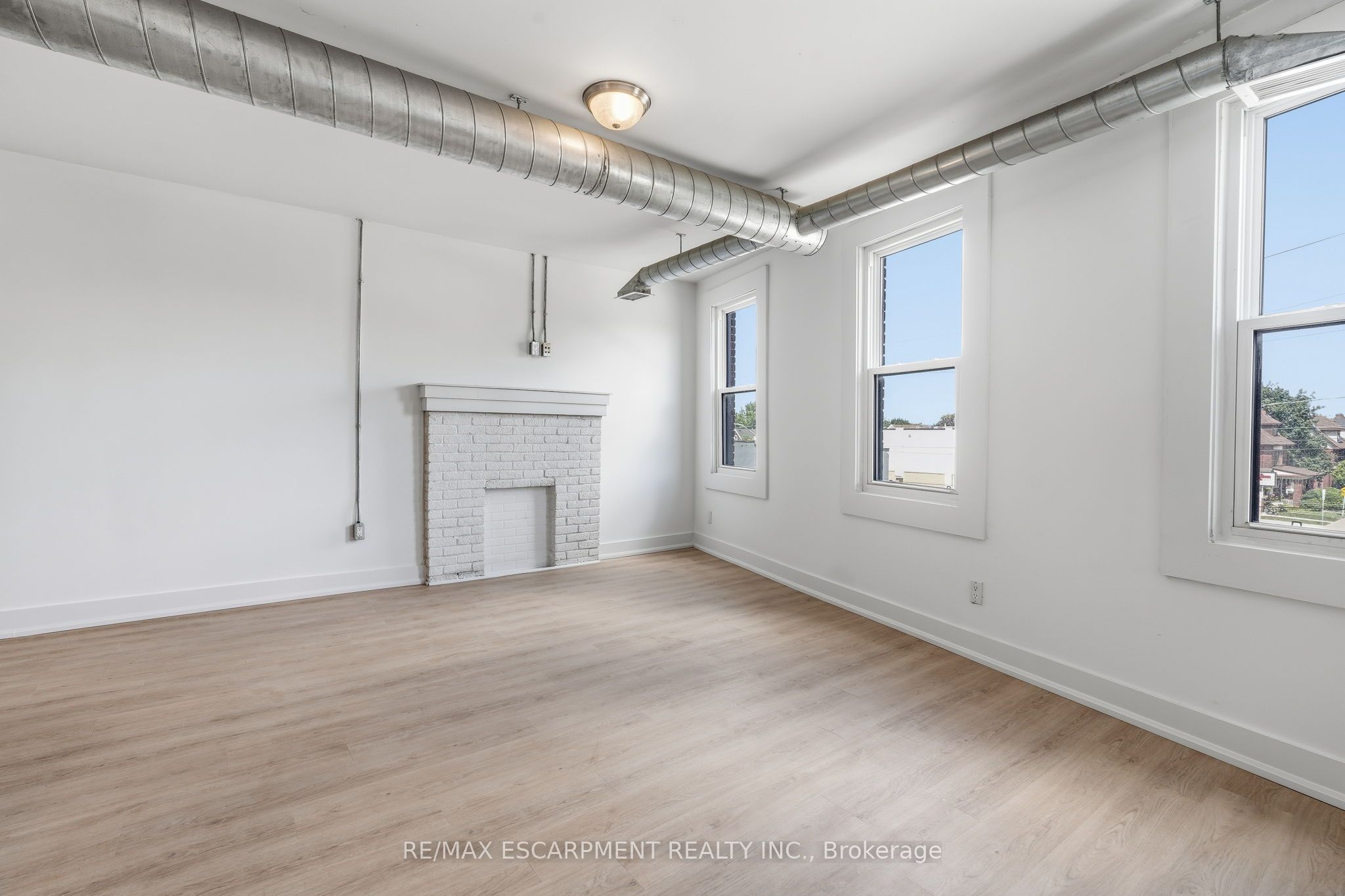 1006 King Street E 02 Property Photo 13