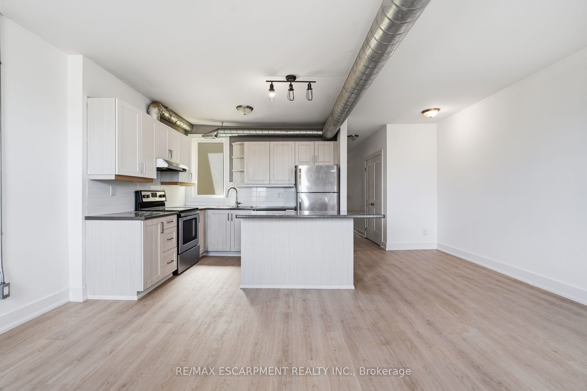 1006 King Street E 02 Property Photo 16
