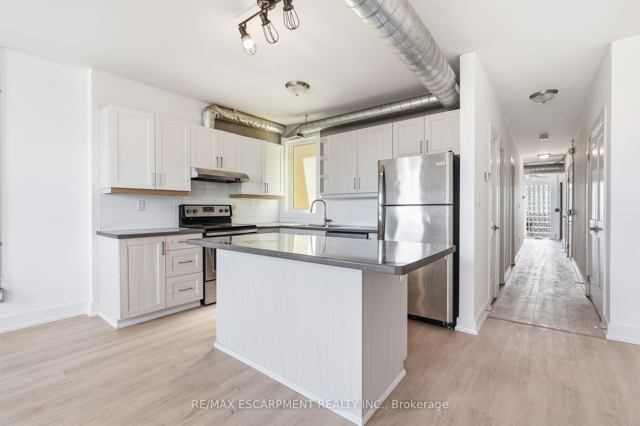 1006 King Street E 02 Property Photo 17