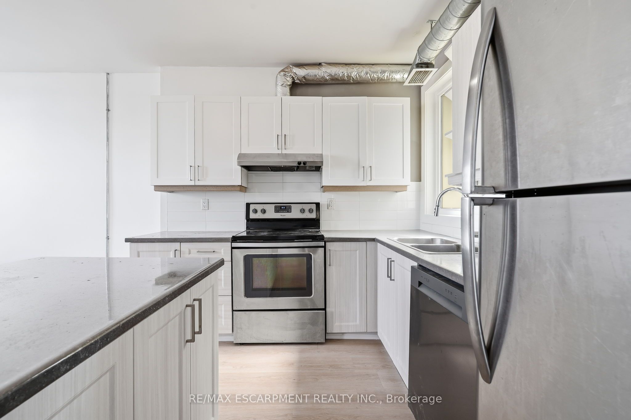 1006 King Street E 02 Property Photo 18