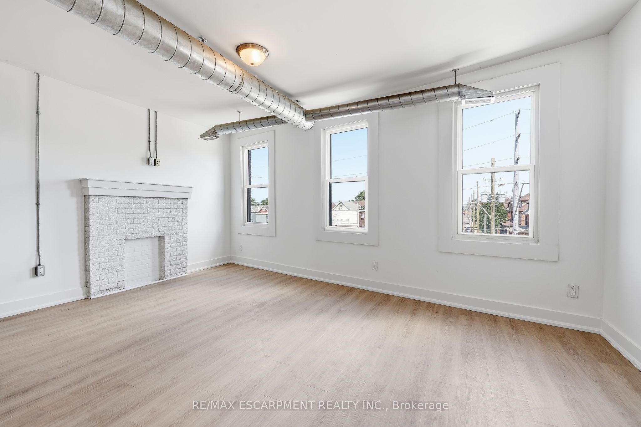 1006 King Street E 02 Property Photo 19