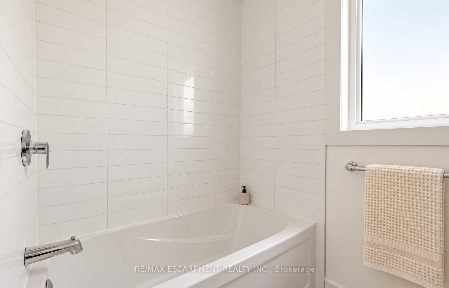 1006 King Street E 02 Property Photo 24