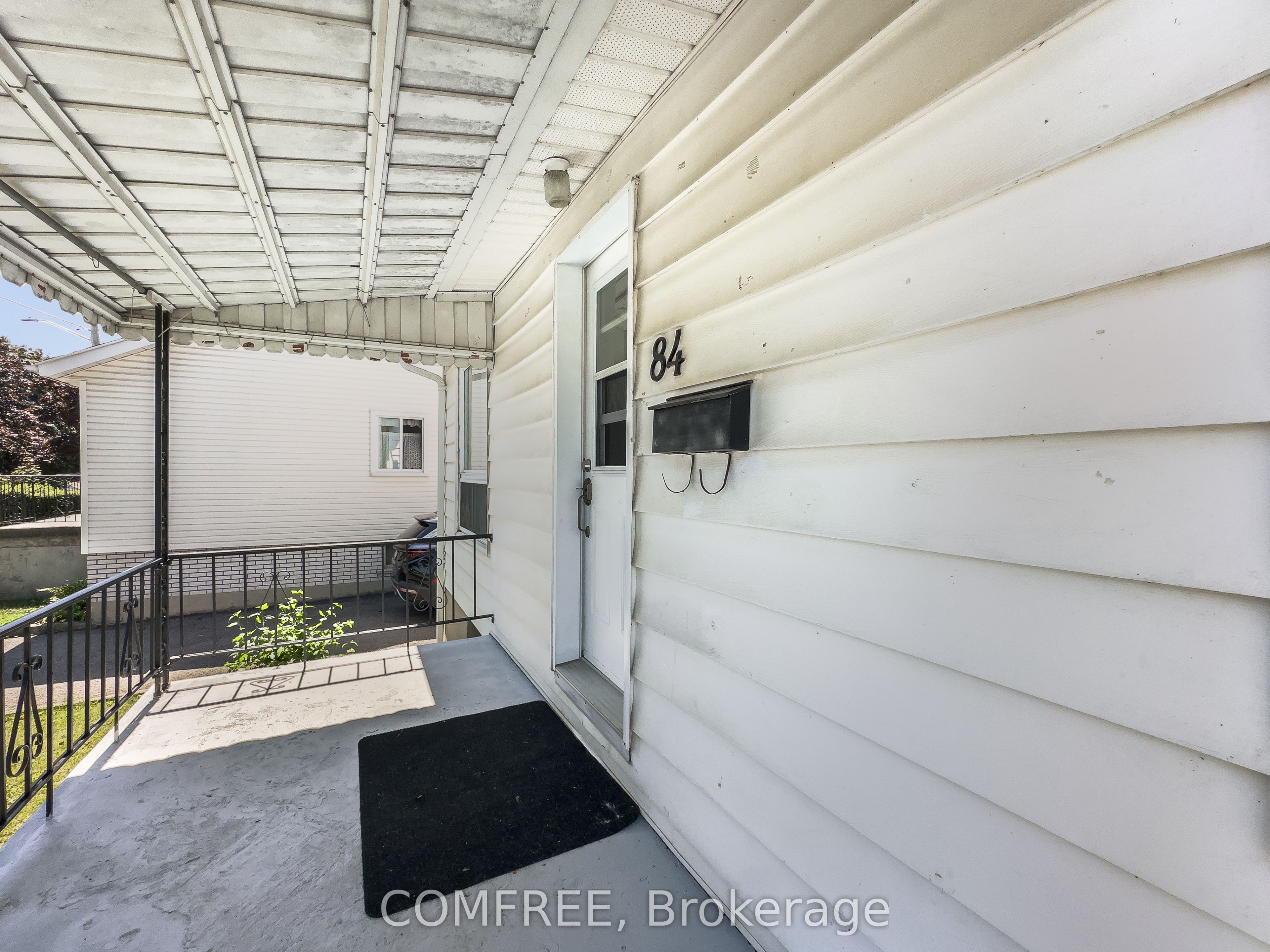 84 Carleton Street Property Photo 3