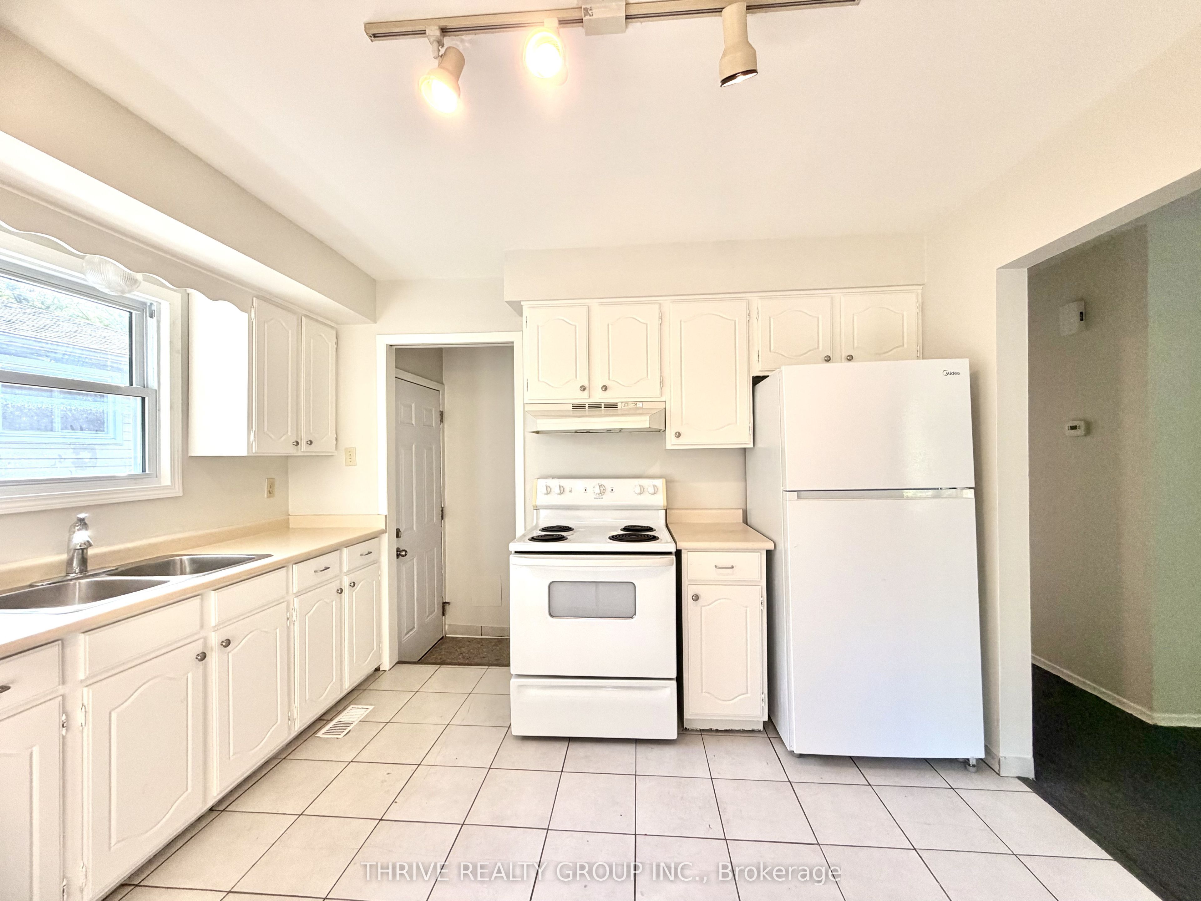 202 Muriel Crescent Property Photo 6