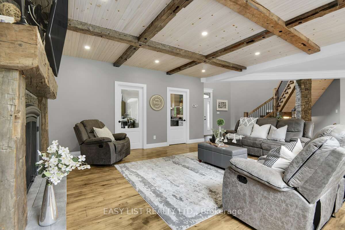 2882 B Line Road Property Photo 6
