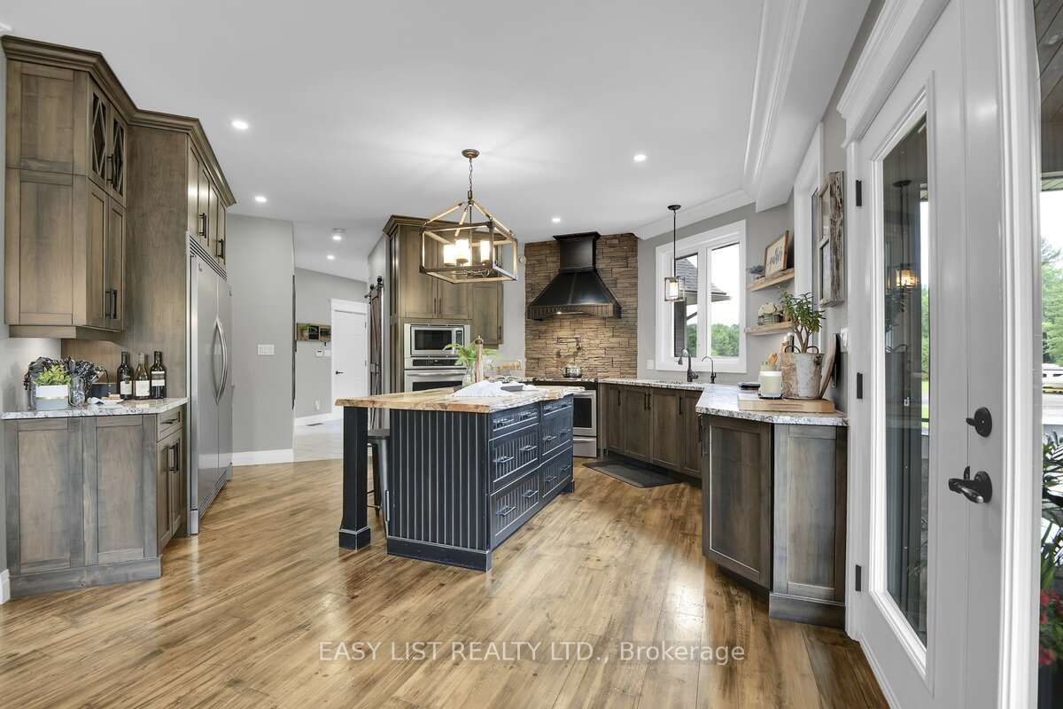 2882 B Line Road Property Photo 9