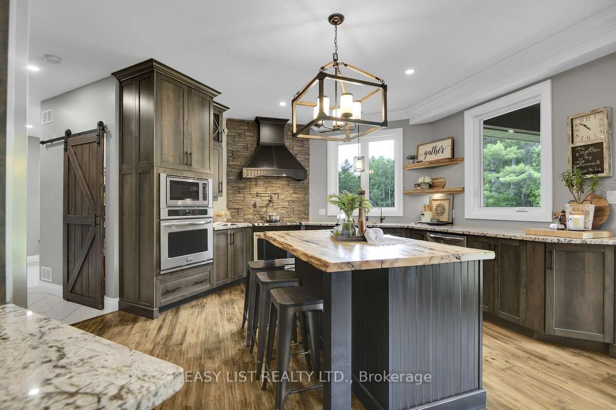 2882 B Line Road Property Photo 11