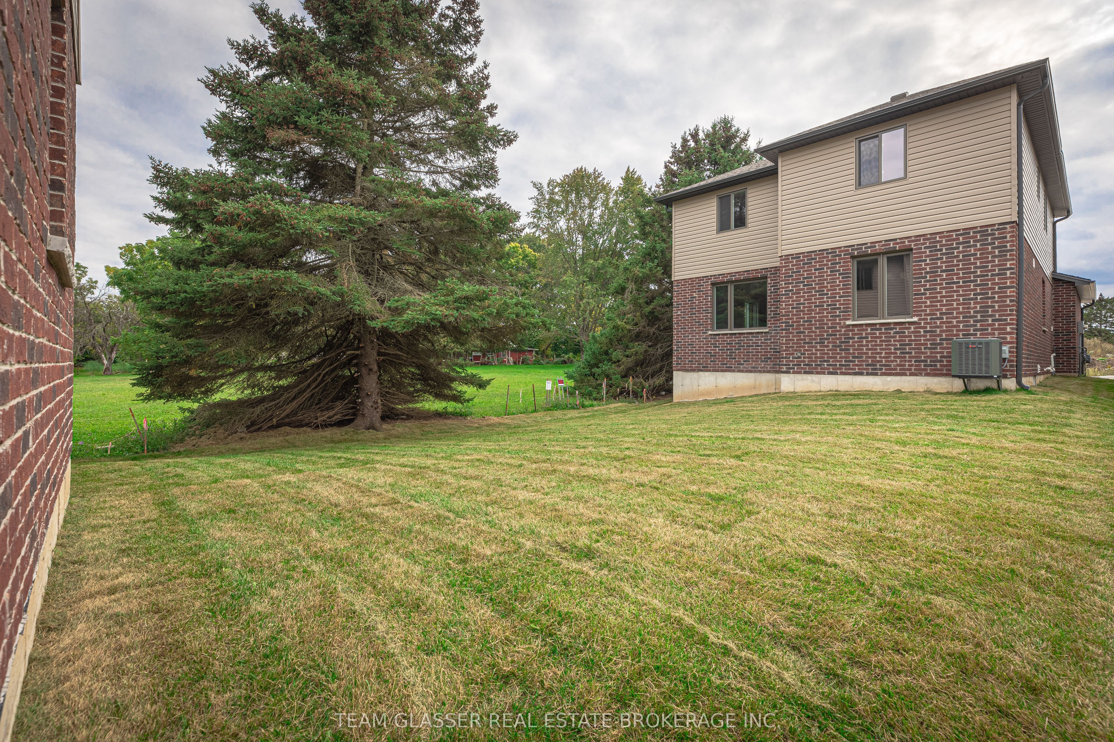 3465 Oriole Circle E Property Photo 3