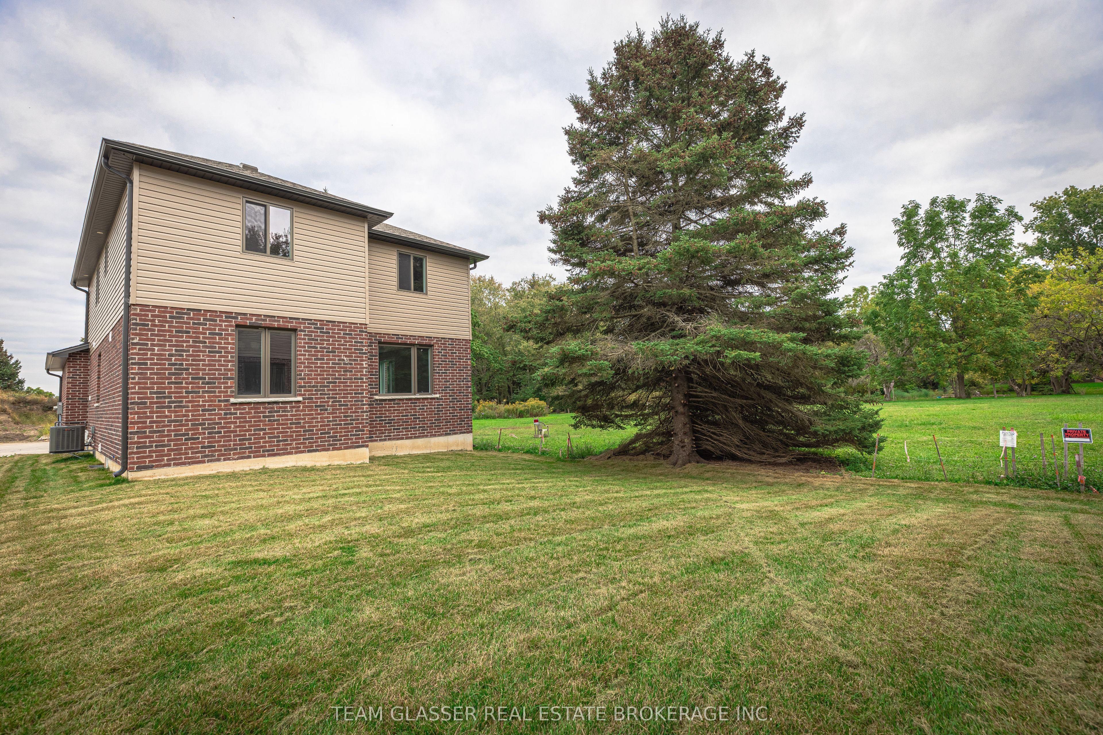 3465 Oriole Circle E Property Photo 4