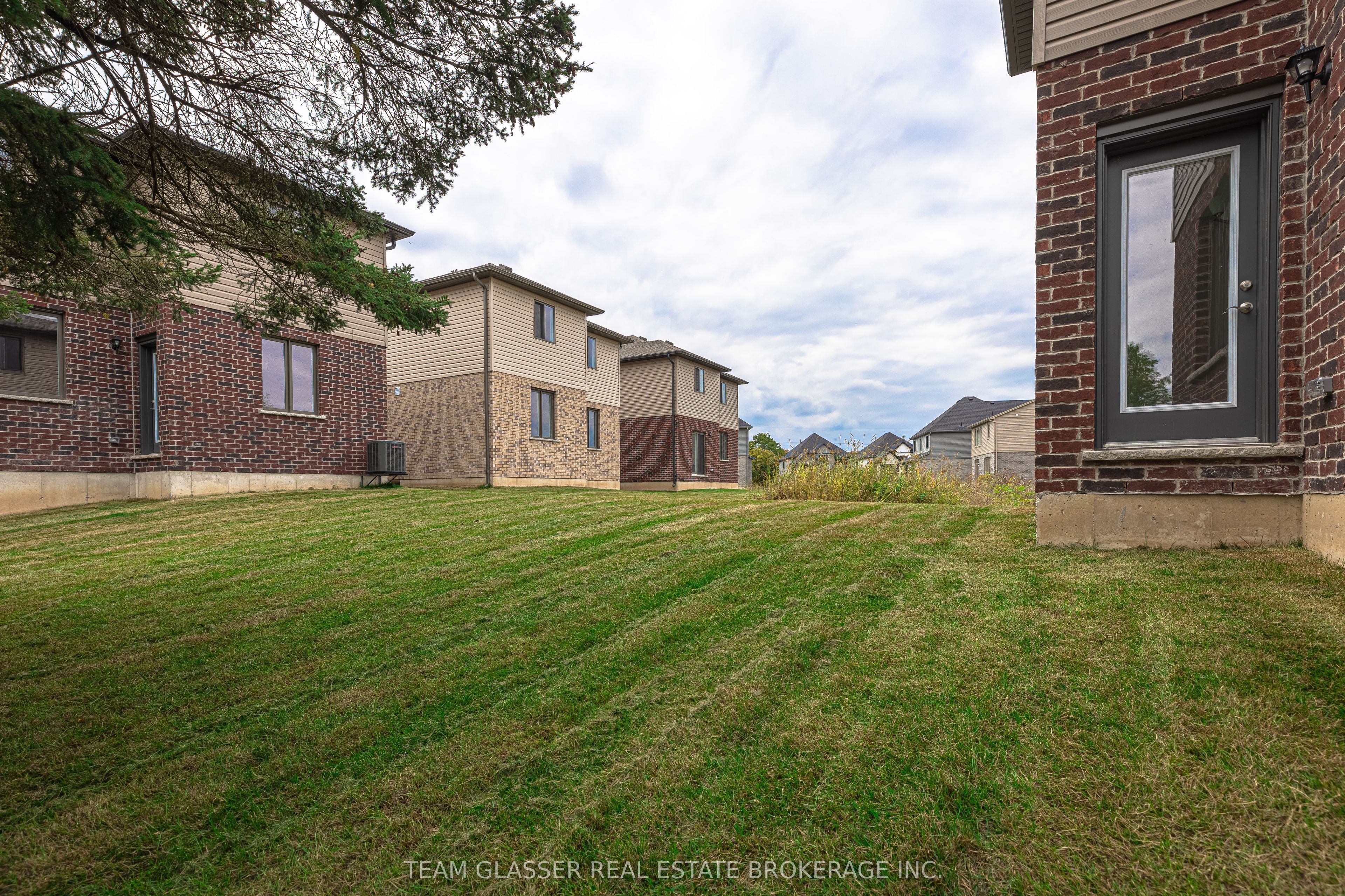 3465 Oriole Circle E Property Photo 5
