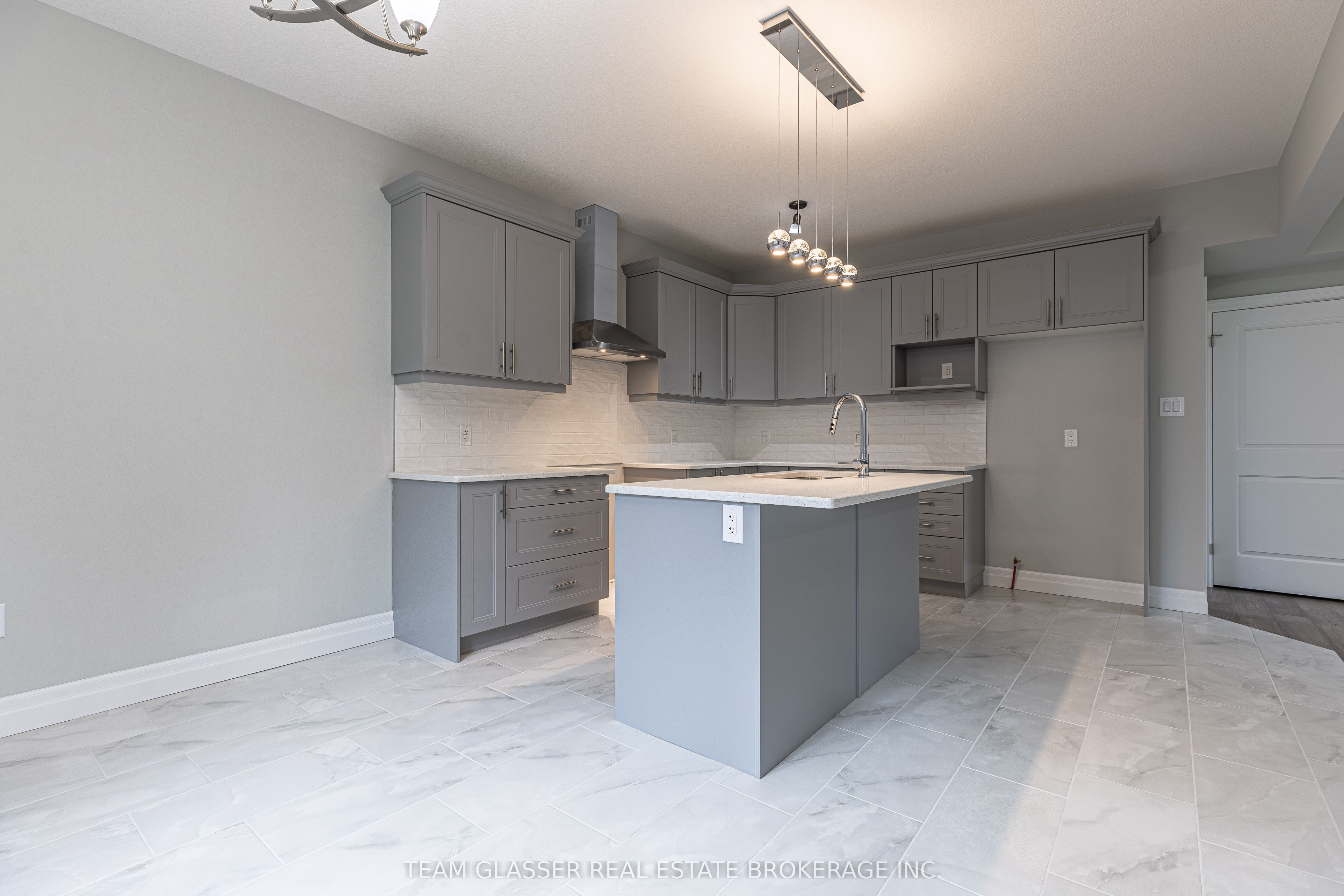 3465 Oriole Circle E Property Photo 12