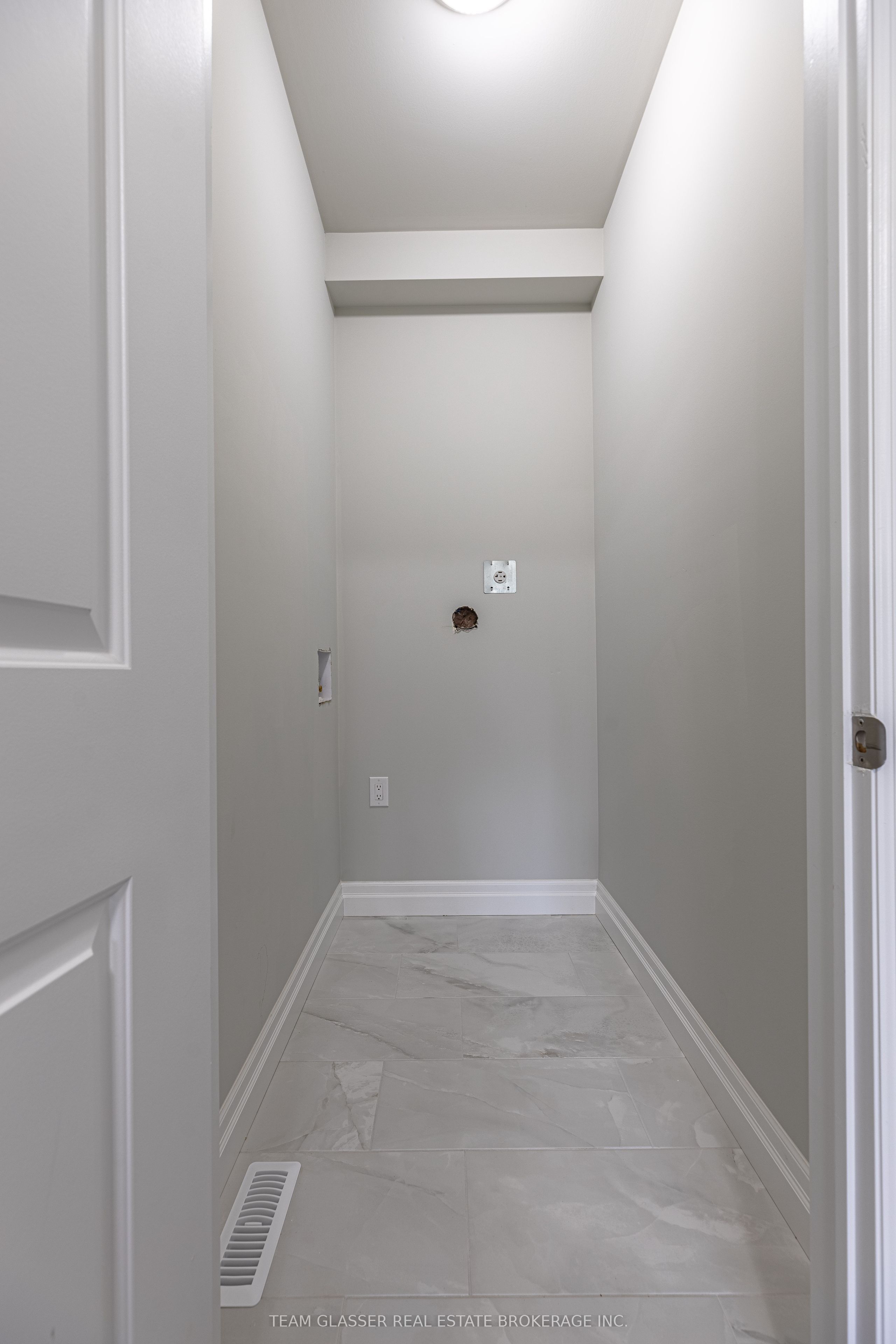 3465 Oriole Circle E Property Photo 21