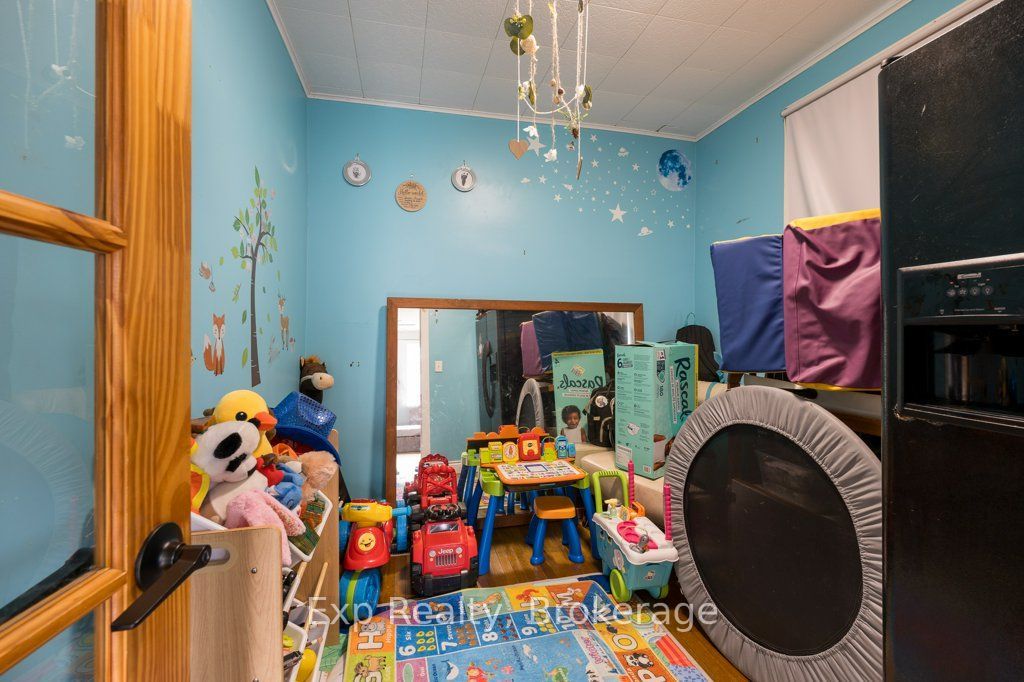 525 Cannifton Road N Property Photo 8