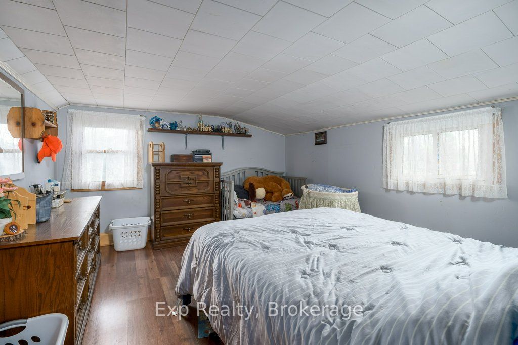525 Cannifton Road N Property Photo 17
