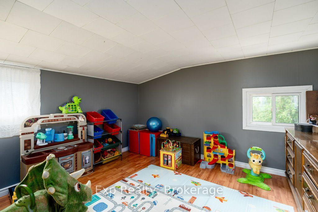 525 Cannifton Road N Property Photo 19