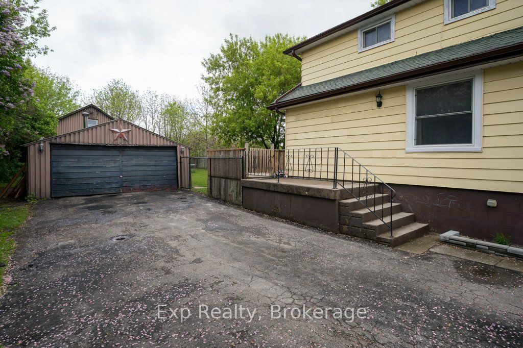 525 Cannifton Road N Property Photo 32
