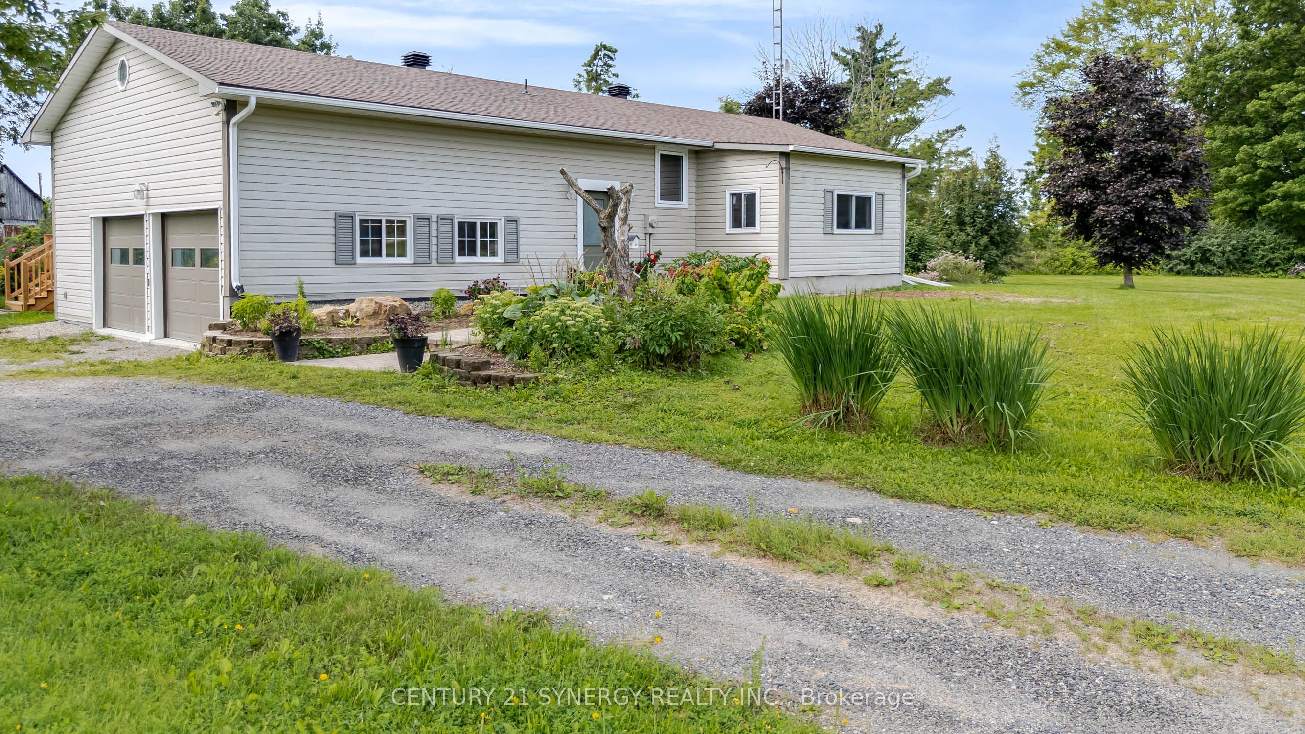 677 Bowes Side Road Property Photo 1