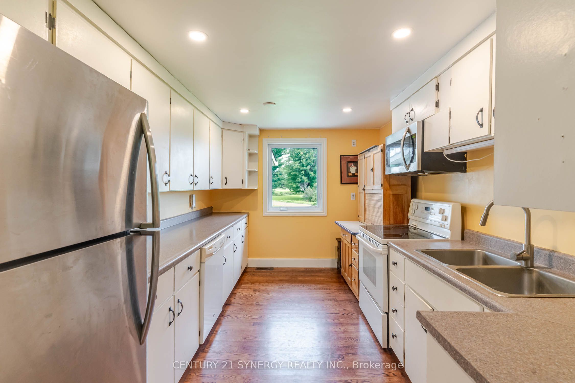 677 Bowes Side Road Property Photo 11
